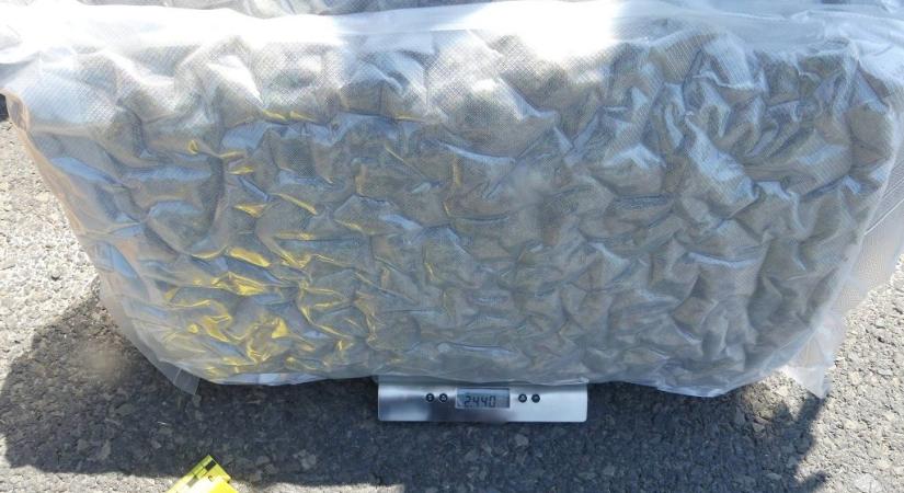 Több kiló drogot találtak egy nagykanizsai díler kocsijában