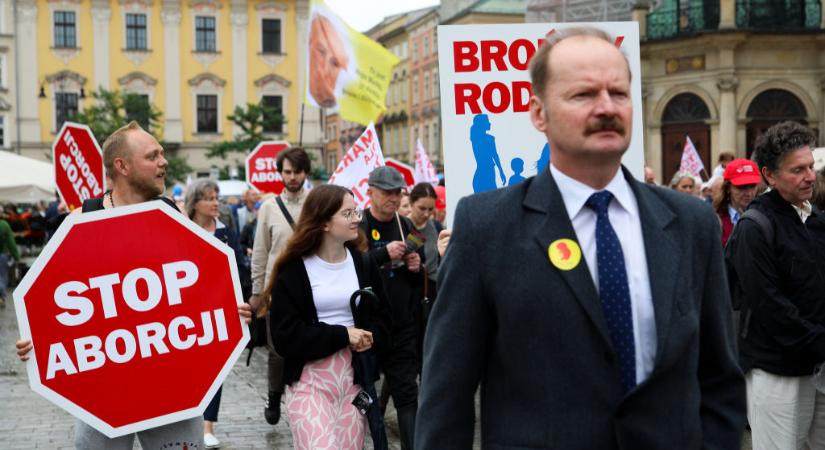 A lengyel törvényhozás nem liberalizálja tovább az abortusztörvényt