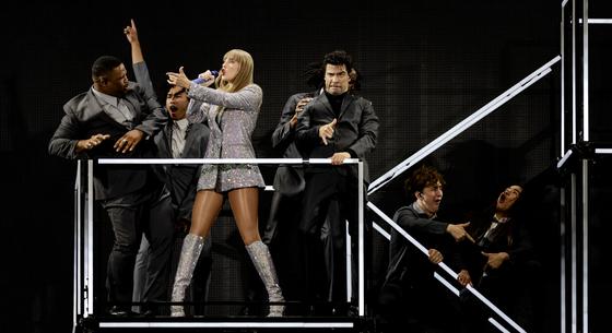 A milánói Taylor Swift-koncertre amerikaiak tízezrei érkeznek, mert így egy olasz út is kijön a pénzükből