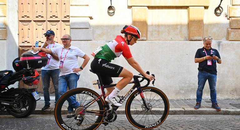 Vas Blanka 39. lett a női Giro hatodik szakaszán, Longo Borghini továbbra is az élen