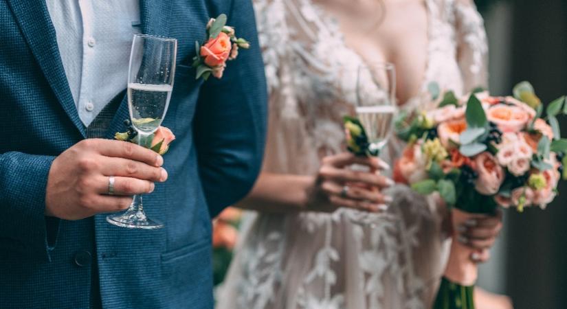 Megdöbbentő, miért tiltja ki a menyasszony a húgát az esküvőjéről