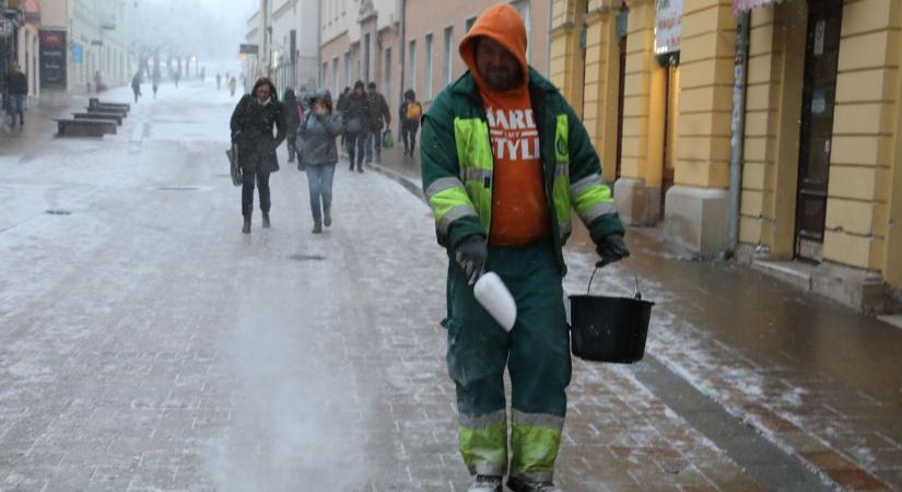 40 fokban Pécsen már a téli fagyokra készülnek