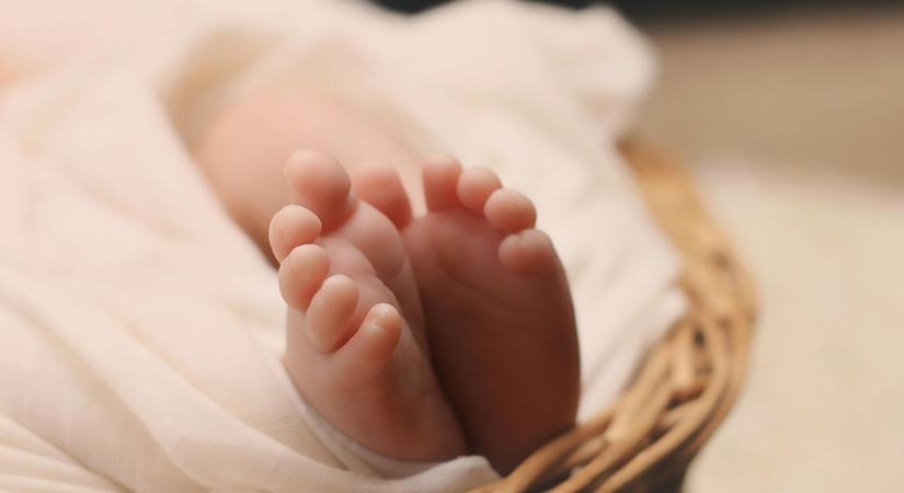 A rendőrök szeme is könnybe lábadt: kisbaba holttestét találták a szemetesben