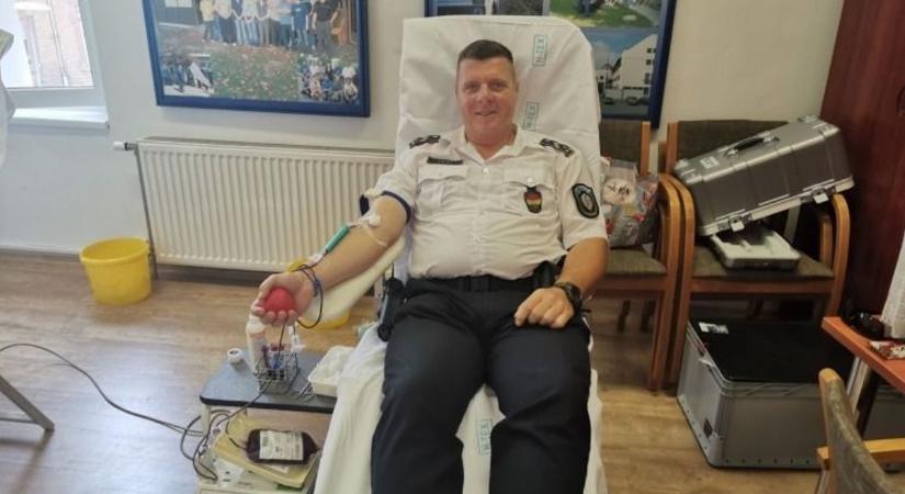 Ezúttal a dombóvári rendőrök adták a vérüket