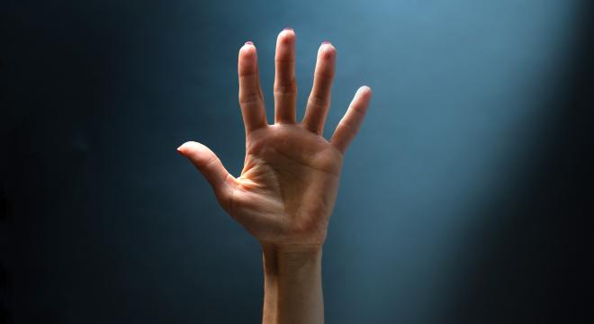 Egy kézzel élők mindennapjait segíti a Semmelweis Egyetem videósorozata