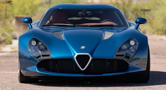 Olasz vipera: gigantikus motorral vár új gazdára ez a szuperritka Alfa Romeo