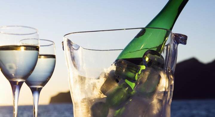 Így hűtheted le a bort a leggyorsabban: 6 tippet mutatunk
