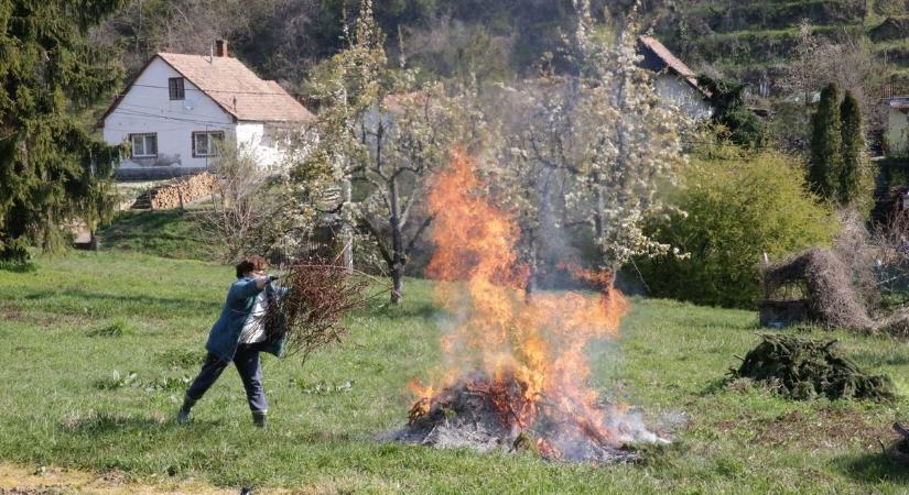 Országos tilalom van érvényben, az erdők mellett a Duna partján is tilos tüzet gyújtani