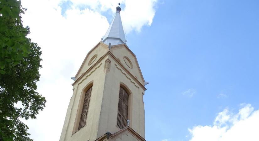 Hamar felmelegszik a csabai református templom: istentisztelet korábban