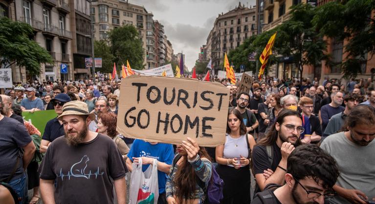 Elszabadultak az európai ingatlanárak, és sokan a turistákat okolják miatta