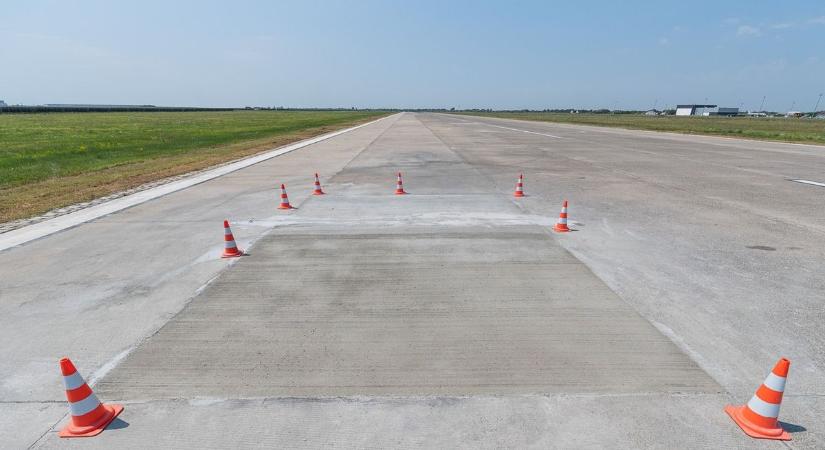 Jó híreket közölt a debreceni repülőtér kifutópályájának javítási munkálatairól Papp László