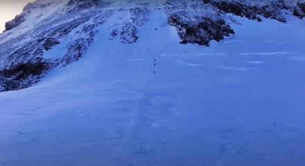 43 perc alatt a Mount Everest csúcsára? Hátborzongató drónvideót tett közzé a DJI