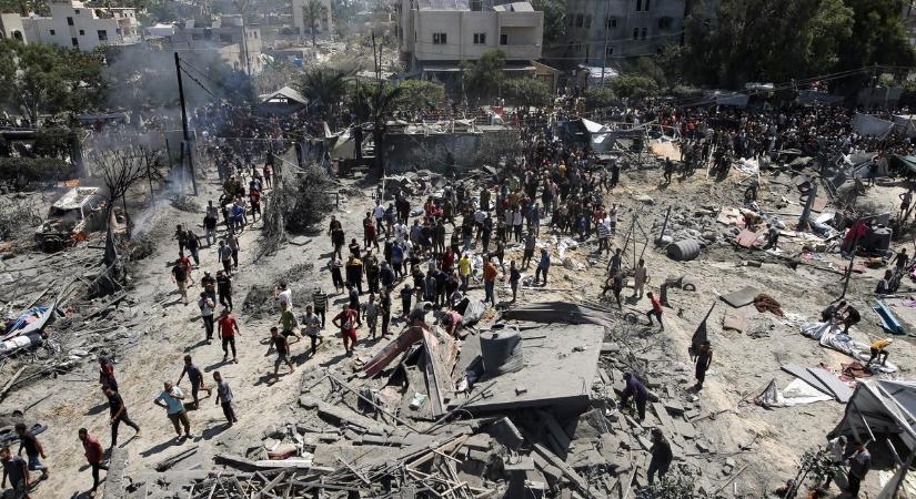 A Hamász katonai vezetője volt a célpont, de legalább 71 embert megölt Gázában egy izraeli légicsapás