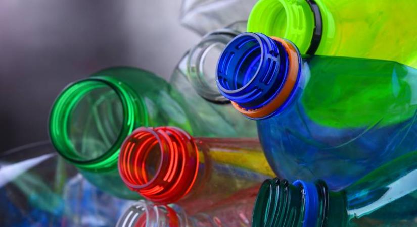 Szinte az összes műanyag palackban ott van, pedig növeli a rák kockázatát: nagyon veszélyes anyagról van szó