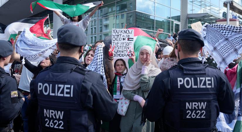 Többen megsérültek egy a rendőrség által feloszlatott palesztinpárti tüntetésen Berlinben