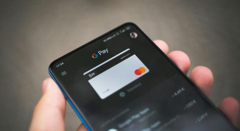 Az okostelefonos fizetés biztonsága felér a bankkártyáéval