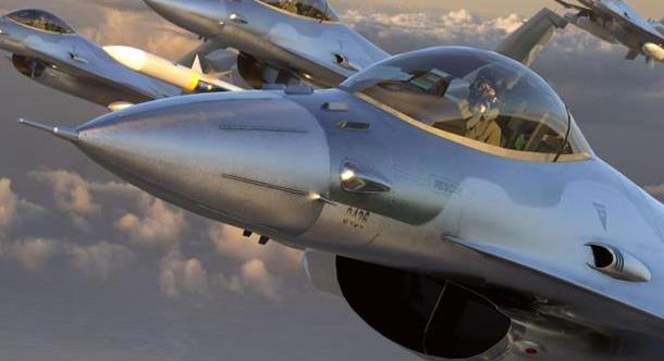 Zelenszkij az ukránok F–16-os kiképzésének bővítését szorgalmazta