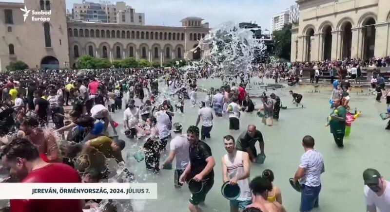 Vízágyúval szálltak be a locsolkodós népünnepélybe a jereváni rendőrök