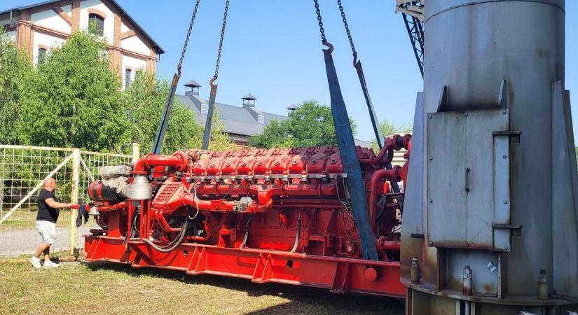 Tizenhét tonnás Ganz motorral gazdagodott a városi múzeum gyűjteménye