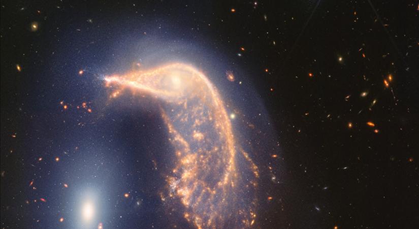 Galaxisok lassú közeledése, amiből évmilliók múlva új rendszer születik