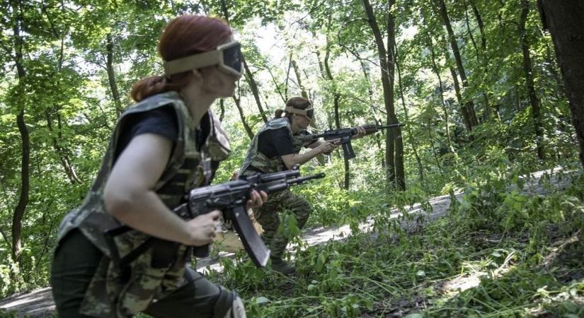 Tovább nyomulnak Donyeckben az orosz csapatok