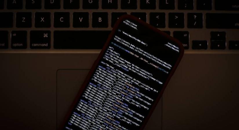 Súlyos problémára figyelmeztetnek ezek az üzenetek, de valójában kamu az egész: csalók új módszereit tárta fel a gyártó