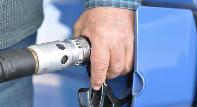Üzemanyagárak: a kiskereskedők helyett a MOL-t és a kormányt fenyegessék!