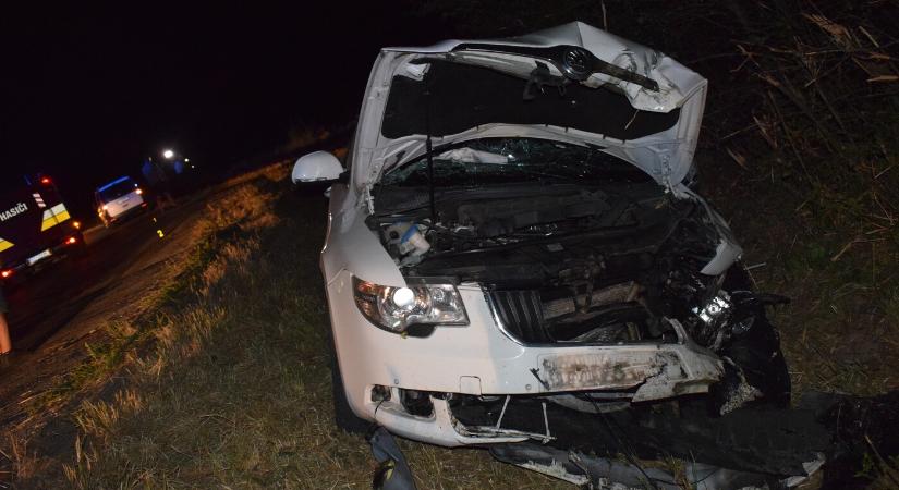 TRAGÉDIA: Betonhídnak ütközött autójával, a helyszínen szörnyethalt