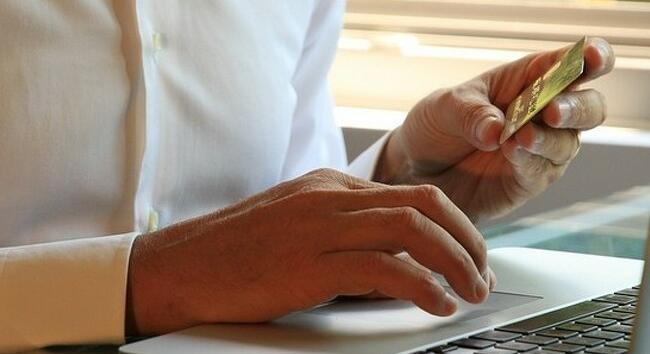 Augusztustól új jogszabály lép életbe az online csalások miatt