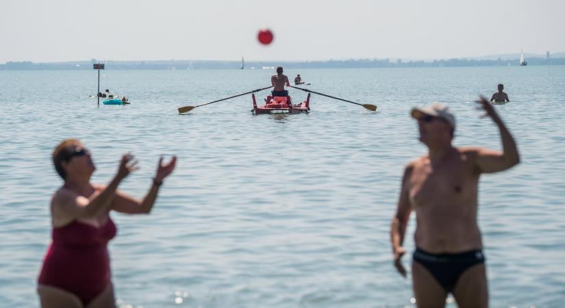 Népszava: a magyarok alig 15 százaléka megy legalább egy hétre nyaralni az idén