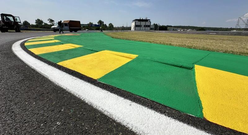Senna előtt tiszteleg a Hungaroring sikánja az F1-es Magyar Nagydíjon