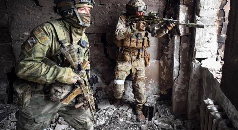 Vlagyimir Putyin újraélesztette a sztálinizmust, a többség úgy is őt támogatja, hogy az Ukrajna elleni háborúban már 120 ezer orosz katona halt meg