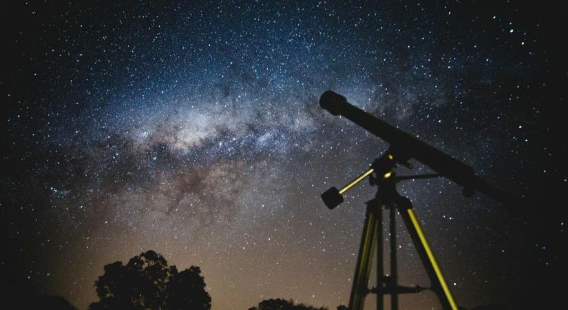Különleges csillagászati jelenség várható szerda este, és szabad szemmel is látni lehet majd