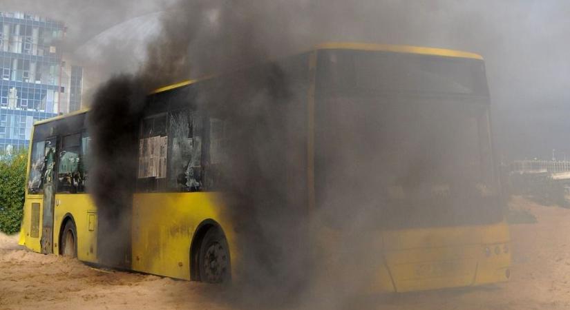 Teljesen kiégett egy 24 személyes autóbusz Mezőberényben