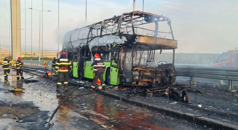 Kigyulladt egy utasokkal tele autóbusz a brăilai Duna-hídon – a forgalom leállt