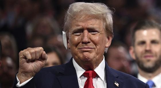 Trump kötéssel a fülén jelent meg a republikánus konvención – videó