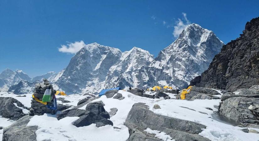 Elképszető drónvideón követhetjük végig a Mount Everest megmászását