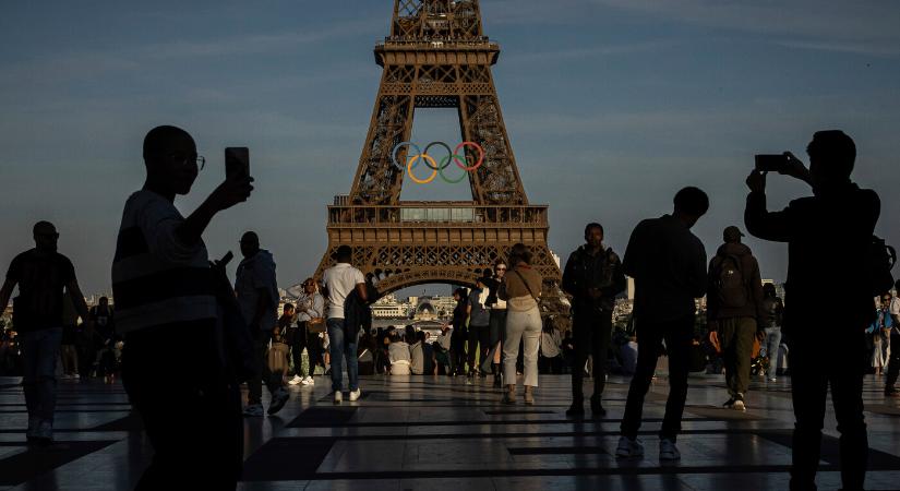 Már Párizsban van az olimpiai láng
