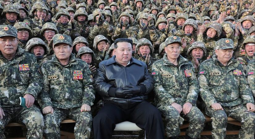 Így védik az észak-koreai diktátort a testőrei, Kim Dzsongun egy Clint Eastwood-filmből vette az ötletet