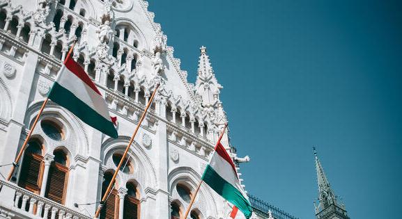A magyarok fele elégedett az itthoni demokráciával