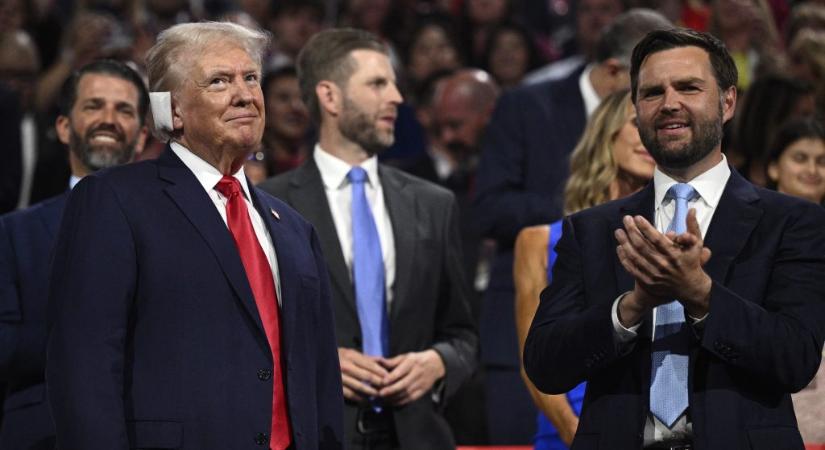 Fehér kötéssel a fején hivatalosan is Trump lett a republikánusok elnökjelöltje, aki populista nagyágyút választott alelnökjelöltjének