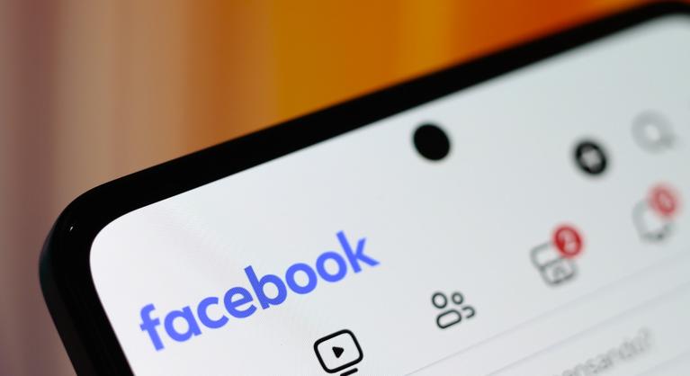 Újabb átverés terjed a Facebookon, rossz kézbe kerülhetnek a jelszavaink