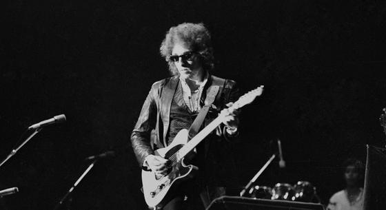 Bob Dylan megtiltotta a telefonhasználatot a koncertjein