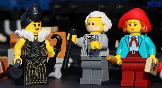 Nagyban játszó illegális LEGO-kereskedőket leplezett le a NAV