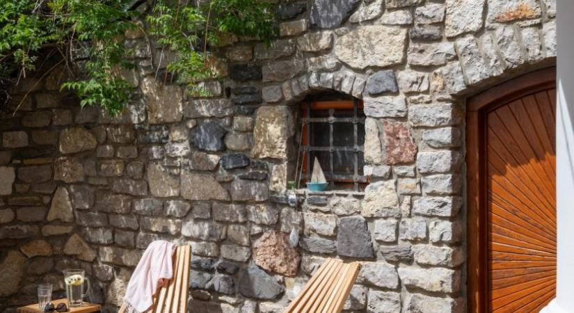 Második otthon a Balatonon: újjászületett az évek óta magányos ház (lakaskultura.hu)