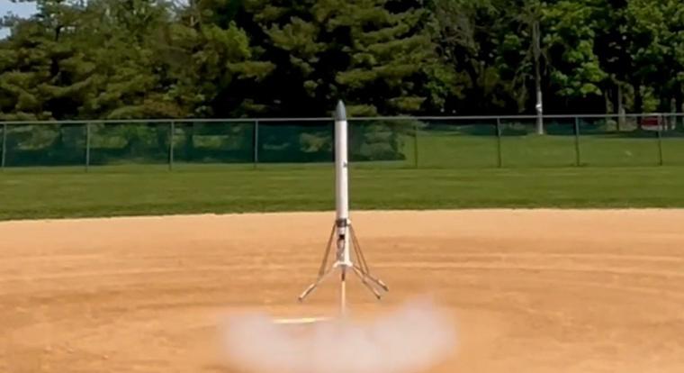 A SpaceX tudósai évekig dolgoztak rajta, most egy középiskolás diáknak sikerült egyedül landoló rakétát építeni