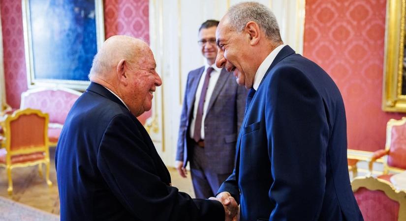 Sulyok Tamás a Sándor-palotában fogadta Trump volt budapesti nagykövetét