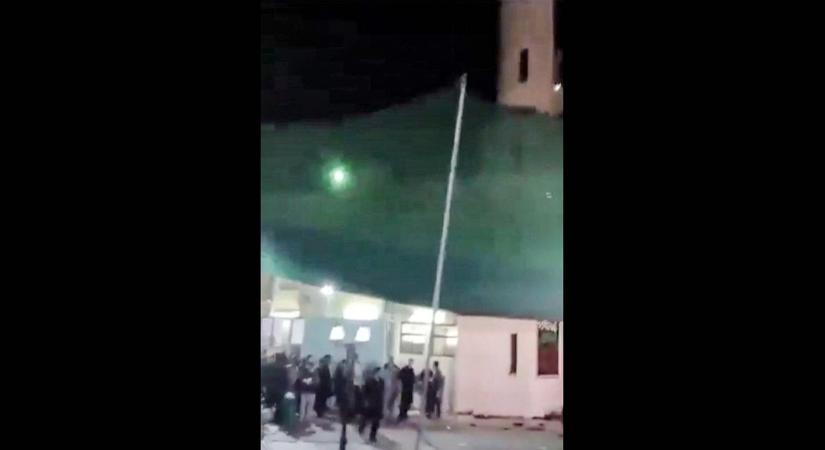 Fegyveres ámokfutó mészárolt egy mecsetnél  videó