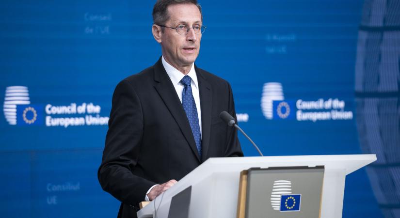 Holland miniszter Varga Mihálynak: „Az uniós soros elnökség nem arra való, hogy Putyinhoz menjünk látogatóba”