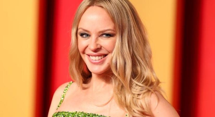 Kylie Minogue igazi femme fatale: a húszéveseket is megszégyeníti az énekesnő